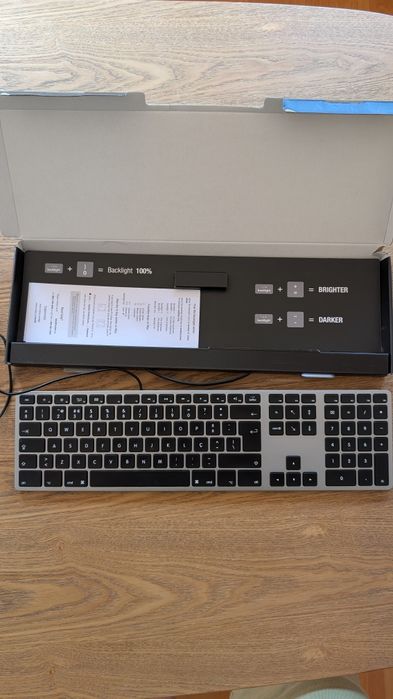 Teclado Matias Aluminium Wired RGB PT