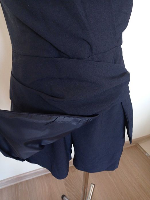 Elegancki krótki kombinezon