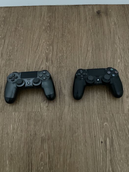 Playstation 4 ediçao especial usado com 2 contoles