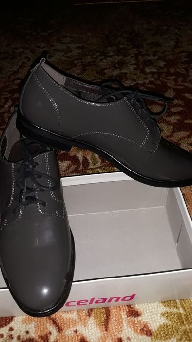 Лаковые туфли на шнурках