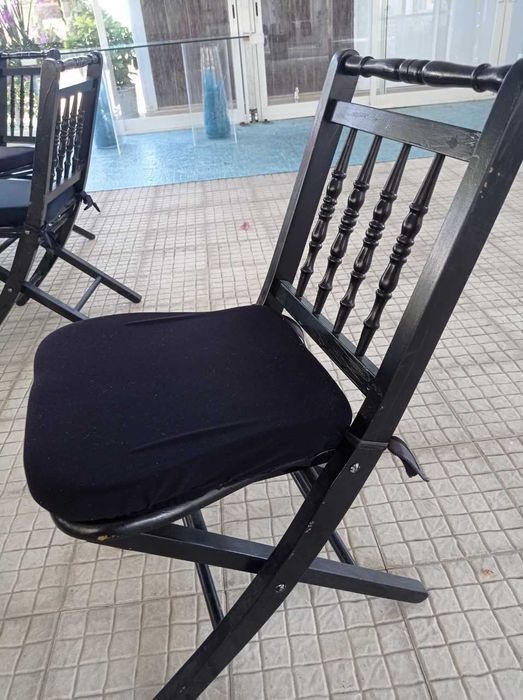 Cadeiras usadas de madeira