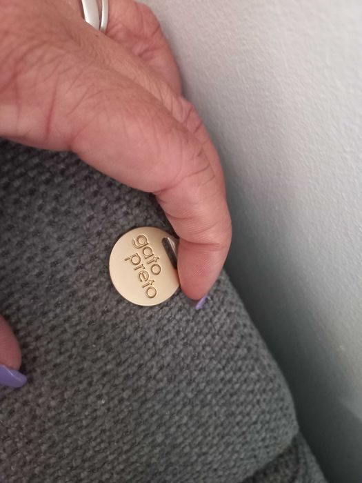 Sofá  3 lugares Gato preto