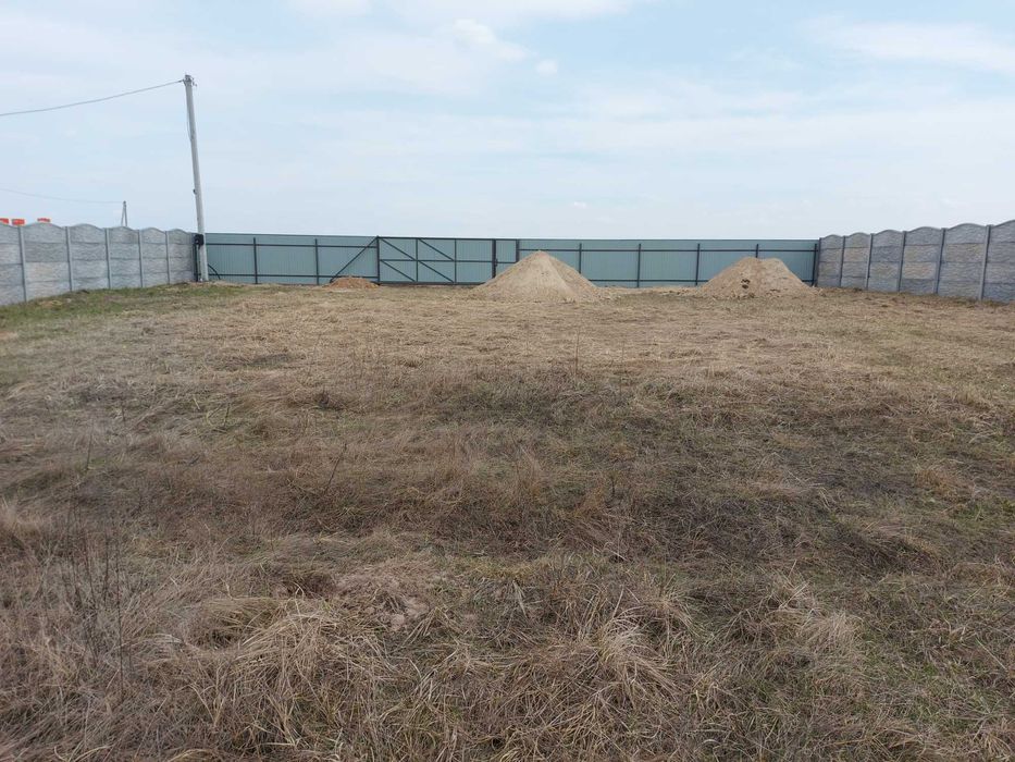 Продам ділянку с.Количівка 10км від Чернігова біля Десни, комунікації.