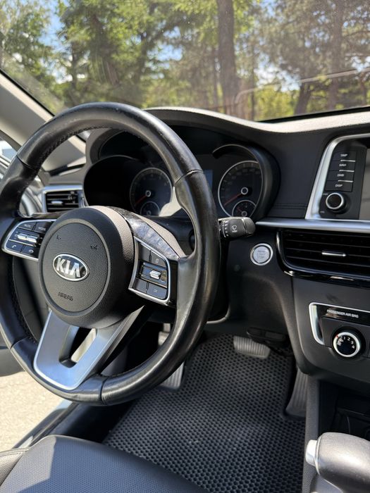 Продаю Kia k5 2.0 газ