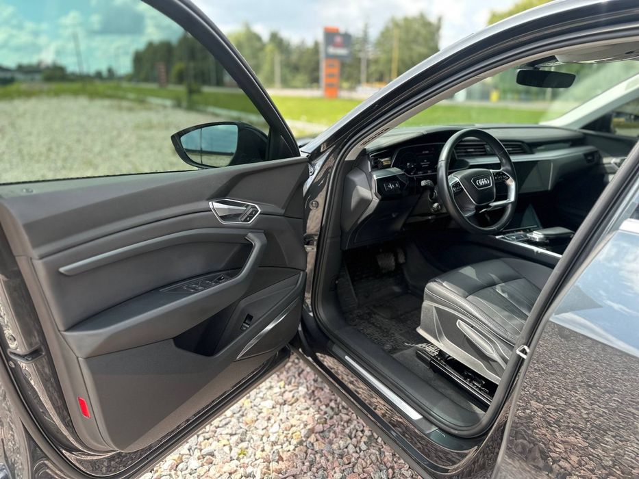 Продам AUDI Е-tron 2020