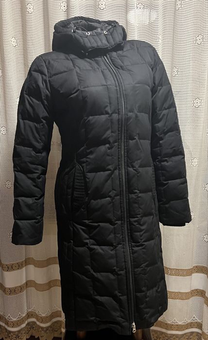 Фирменный пуховик.