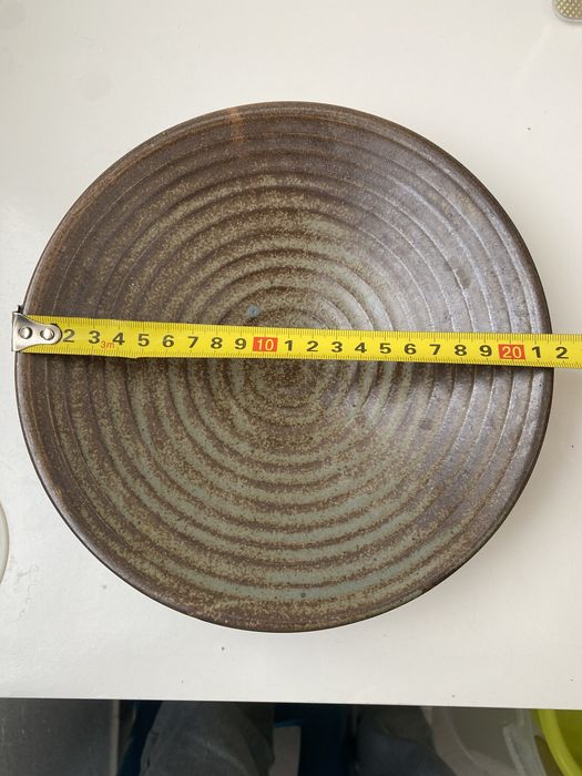 Pratos de cerâmica feitos à mão antiga