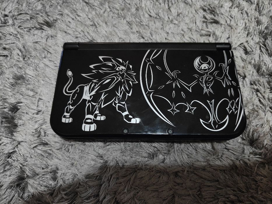 New nintendo 3ds XL Solgaleo/lunala edition