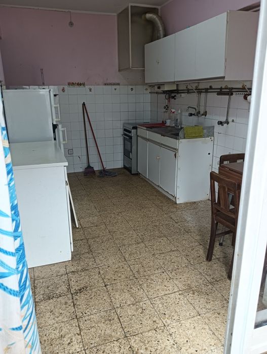 Apartamento T2 C/ Alguma mobília