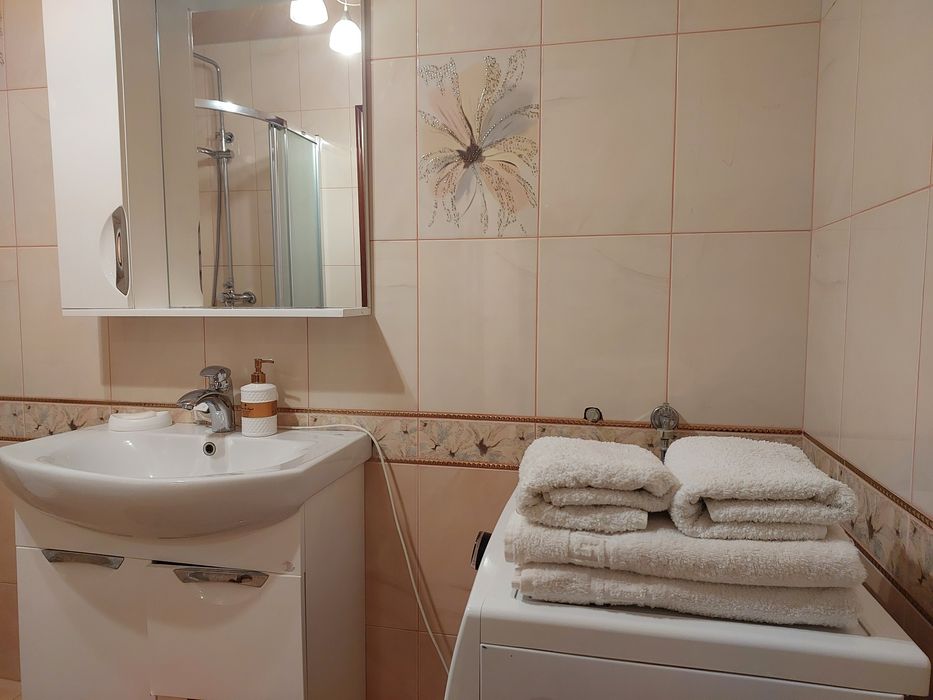 Люкс біля Порт-сіті(погодинно 600, на добу від 1300)