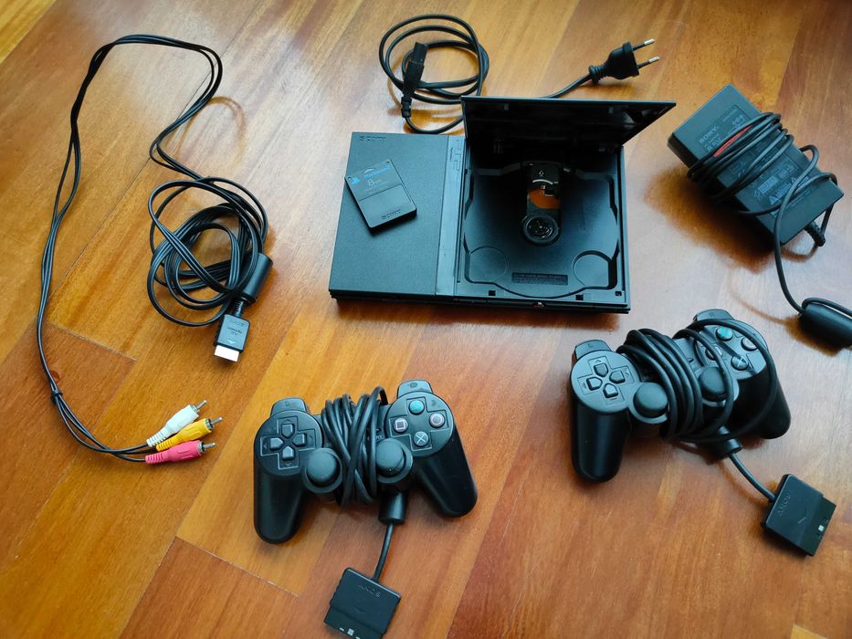 PlayStation 2, 100% original and fully functional with 2 original controllers64298162713218121