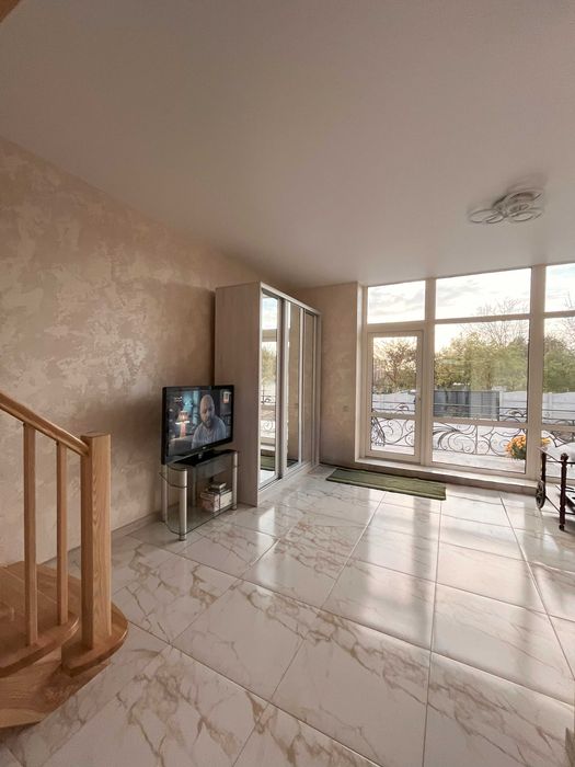 Новий чарівний будинок з гаражем, Луцьк в районі Володимирської