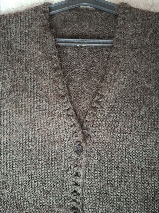 Вязаный женский пуховый жилет ( пух козы)