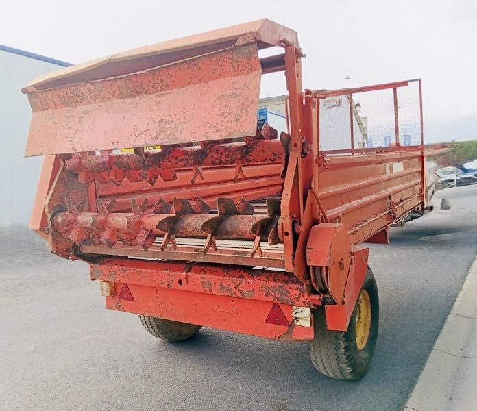 reboque espalhador de estrume