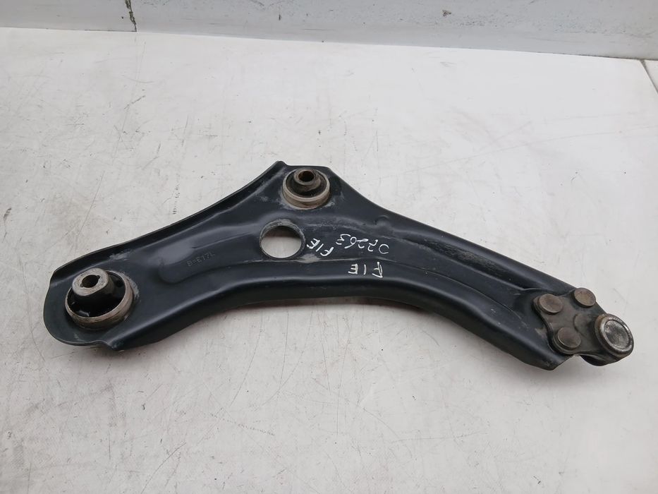 Braço de suspensão frente esquerdo RENAULT Megane IV Grandtour (K9A/M_