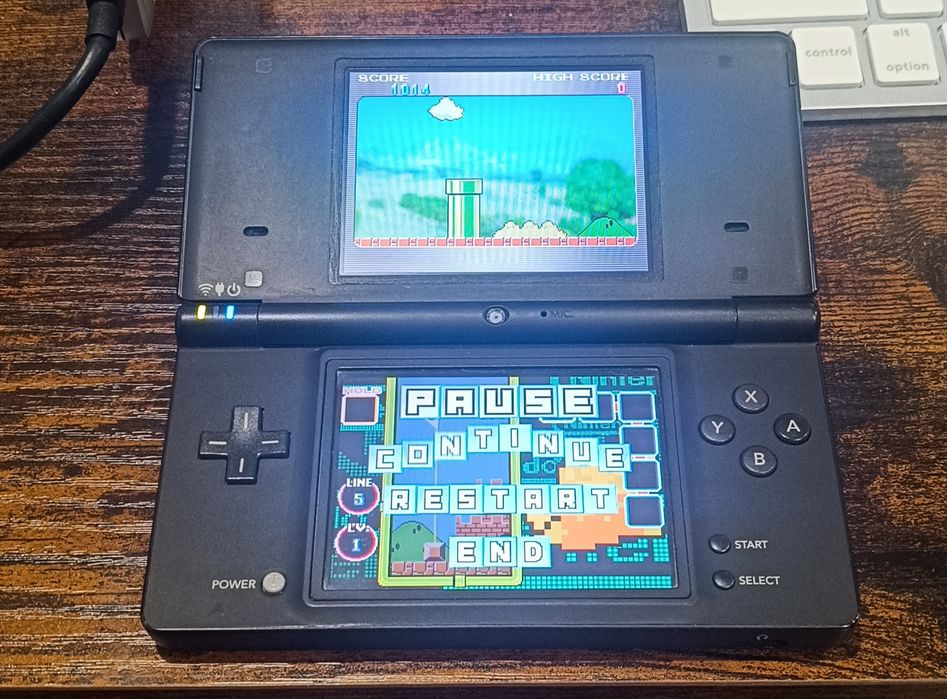 Nintendo DSi Preta + Carregador + Cartão SD (Modificada)