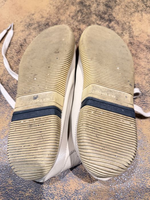 Osklen tenis em pele