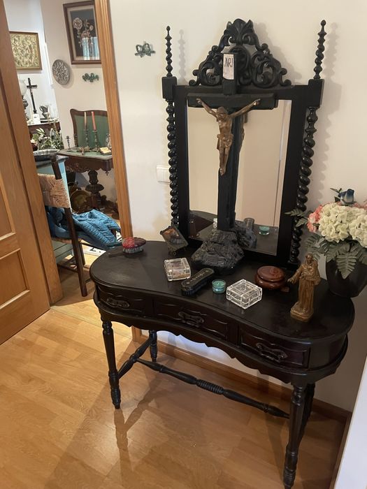 Comoda de Madeira de Pau Preto