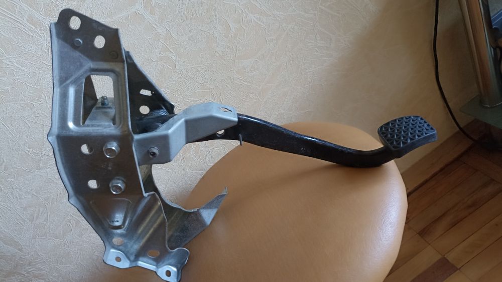 Opel Astra H педаль тормоза , новая !