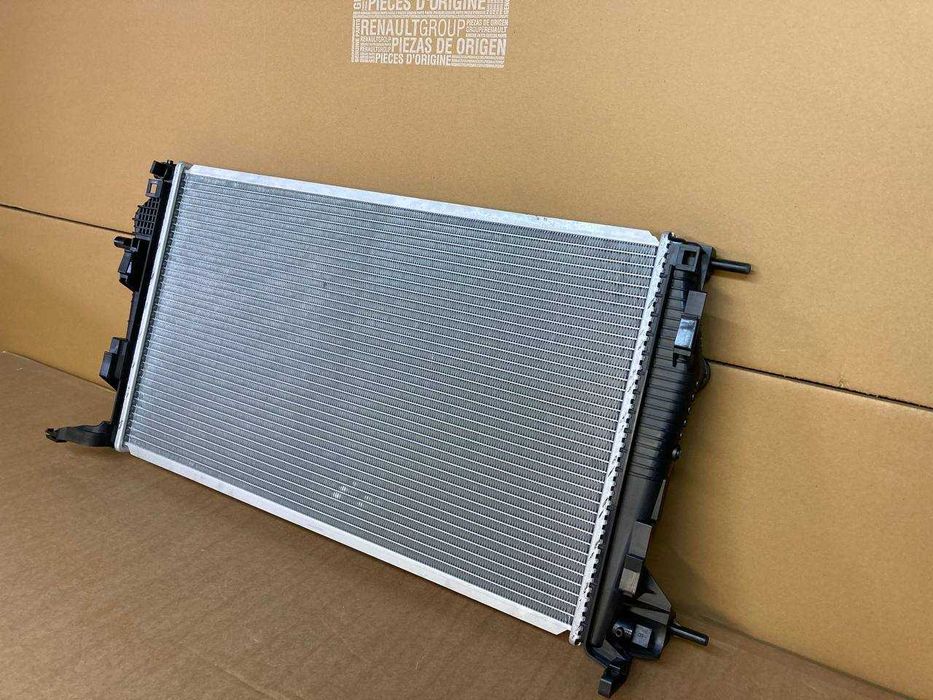 Радіатор охолодження Renault Megane / Scenic 3 1,9dci/2,0b