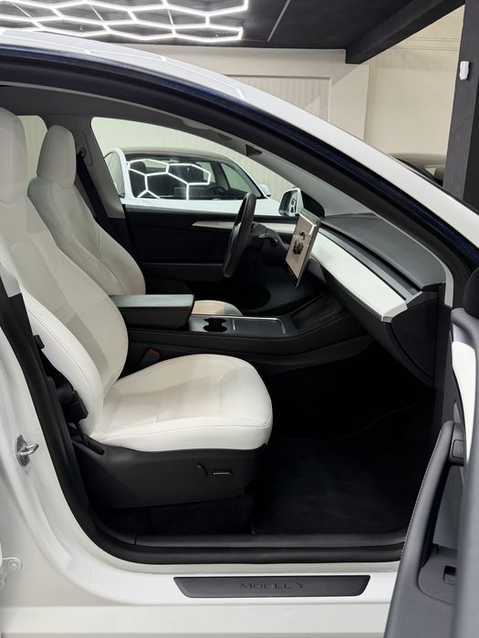 Tesla Model Y — fotografia 6