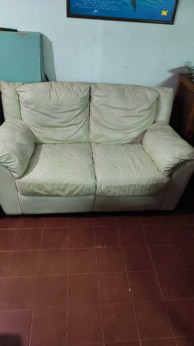 2 Sofás  Divani & Divani,  1 Sofá 2 Lugares+ 1 Sofá grande de 3 lugares com chaise longue.