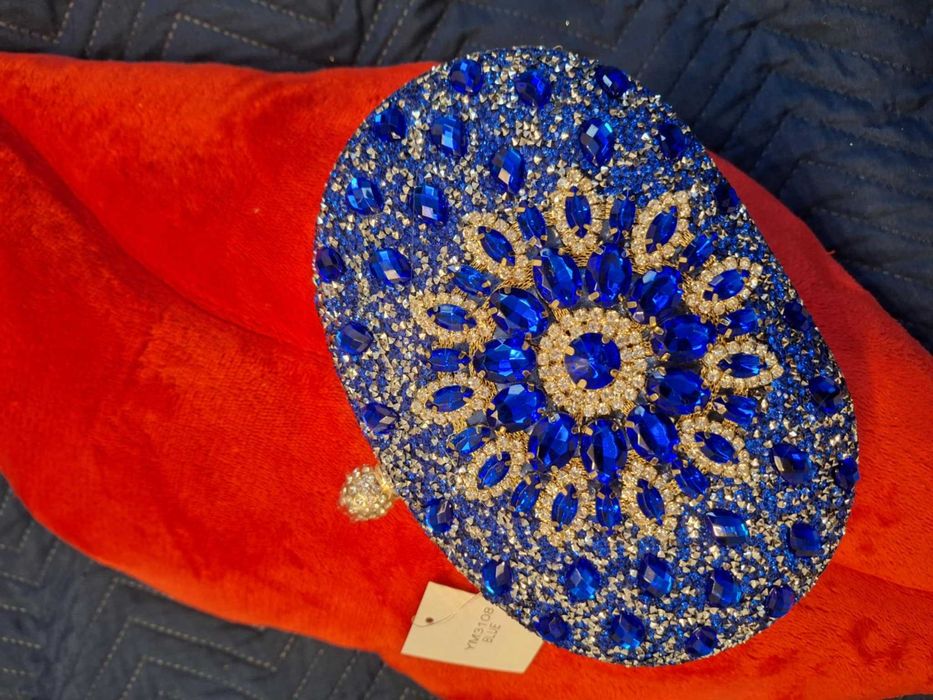 wizytowa torebka mini niebieska z kamieniami