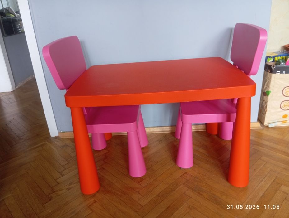 Stolik dziecięcy
