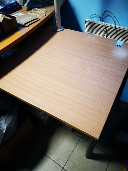 Stolik/biurko z lampą halogenowa