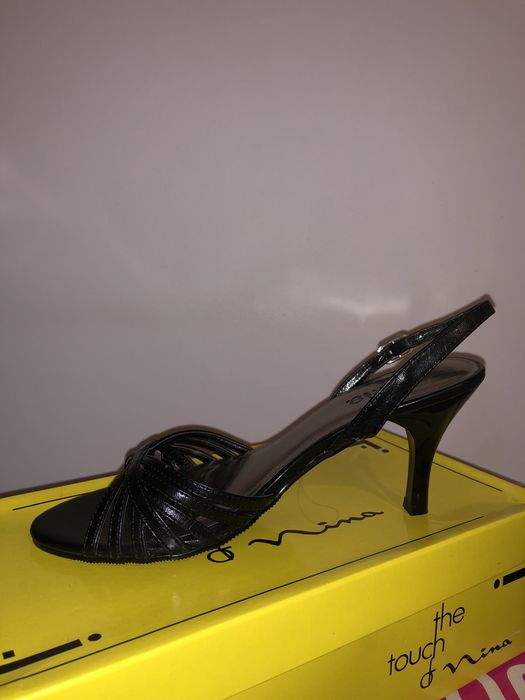 Sandália de salto nova