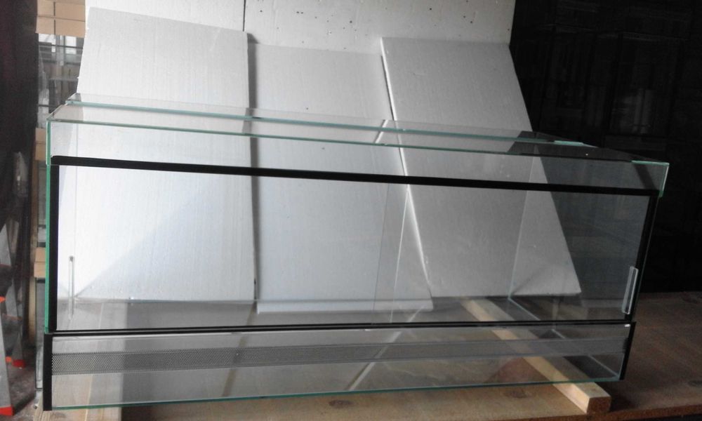 Terrarium 120x60x60H .Idealne dla agamy brodatej lub pytona.Producent.