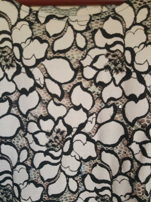 Piękna,stylowa sukienka z grubej ,elastycznej koronki.