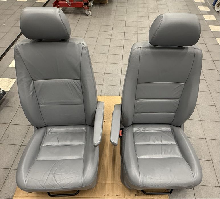 Fotele vw t5 przednie podgrzewane  z obrotnicą