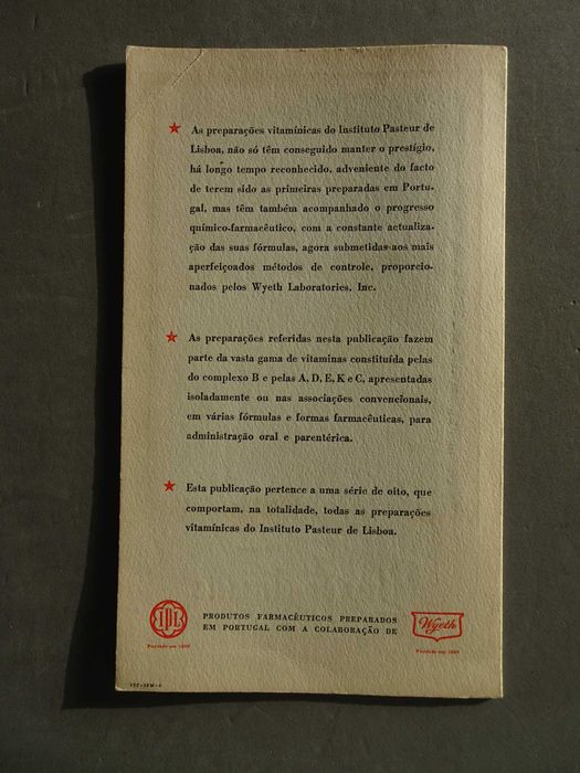 Potes de farmácia da coleção Instituto Pasteur de Lisboa IV