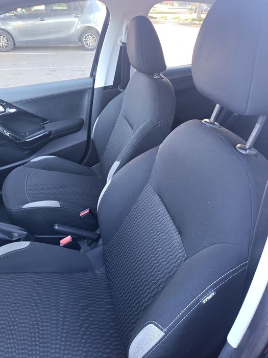 Peugeot 208 usado em muito bom estado