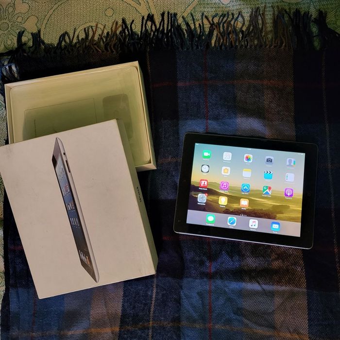 Apple iPad Retina (4 Gen) 16GB Wi-Fi black (MD910TU/A)