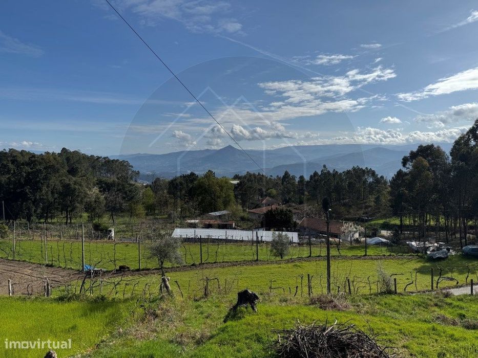Terreno de 1.800 m² em Arnoia - Natureza, Tradição e Potencial Turí...