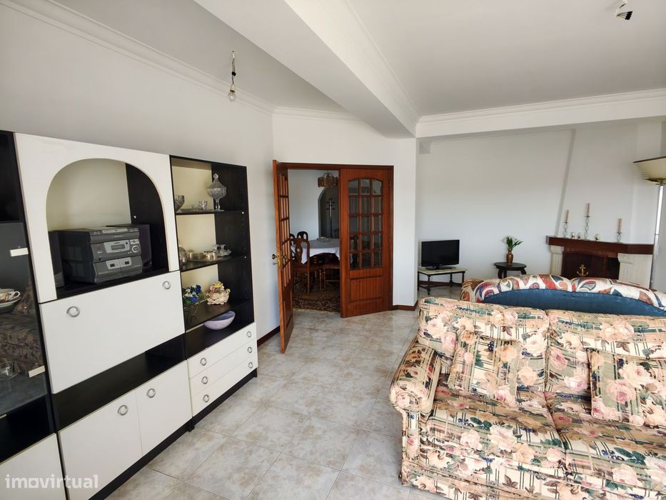 Apartamento com Excepcional Área e Localização - Buarcos