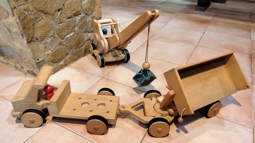 Camião basculante e escavadora brinquedo madeira