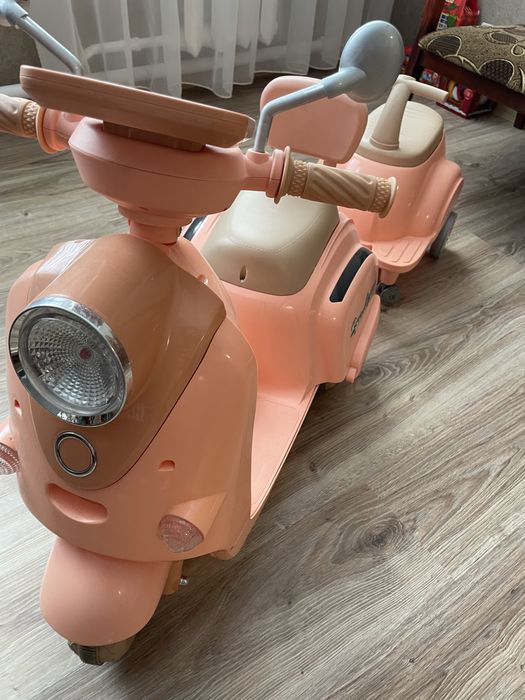 Продам дитячий електроскутер