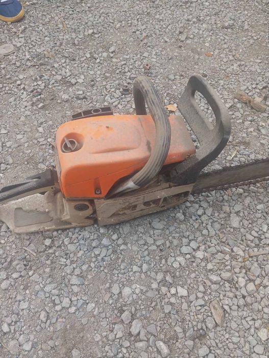 Продам бензопилу недорого