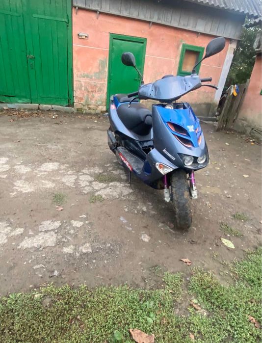 наприклад iPhone 10 xr