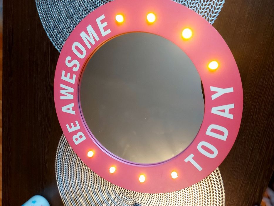 Lusterko z podświetleniem