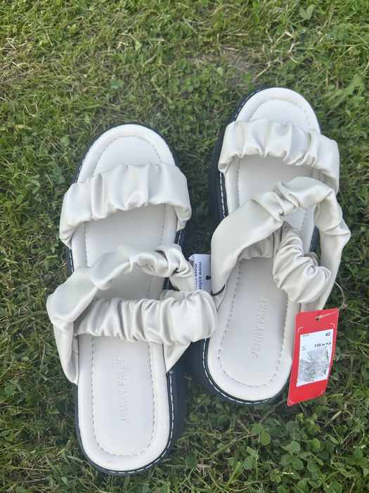 Sandały w rozmiarze 40