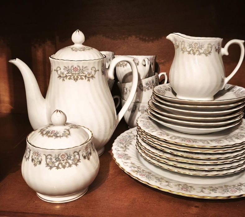 Serviço de chá com motivos florais