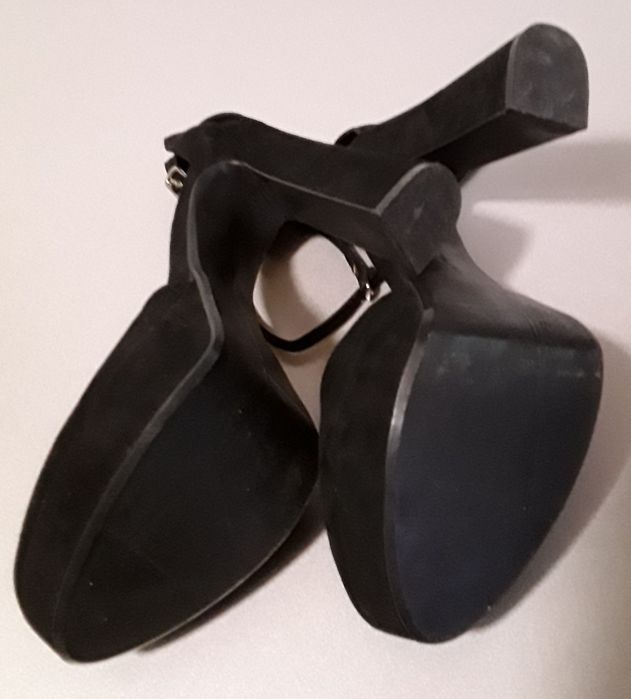 Sapatos/Sandalias pretas Bershka com salto alto, tamanho 38