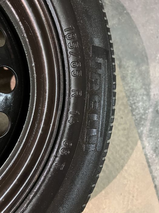 Jante 14 com pneu Pirelli