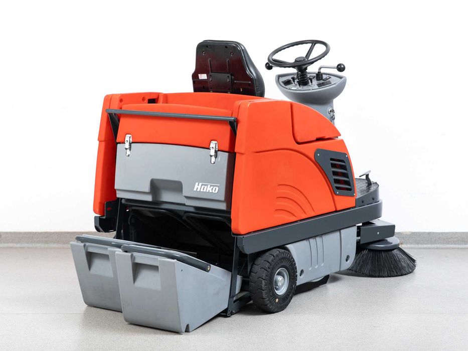Zamiatarka Hako Sweepmaster P980 R BENZYNA 2017r 647h 5700m²h 30000net