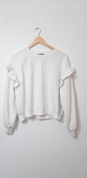 Biała bluza oversize