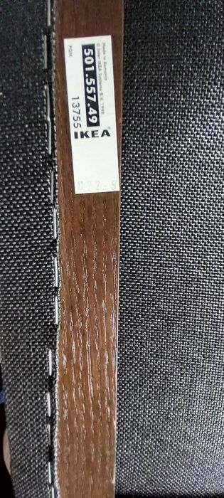 Poltrona oscilante, e apoio de pernas em pele genuína.